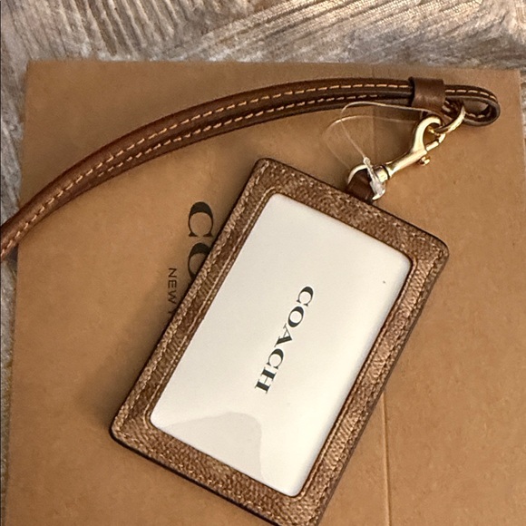 Coach Tan Key & Card Holder New - Picture 2 of 4